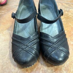 Dansko Women's Black Leather Reeny Heels